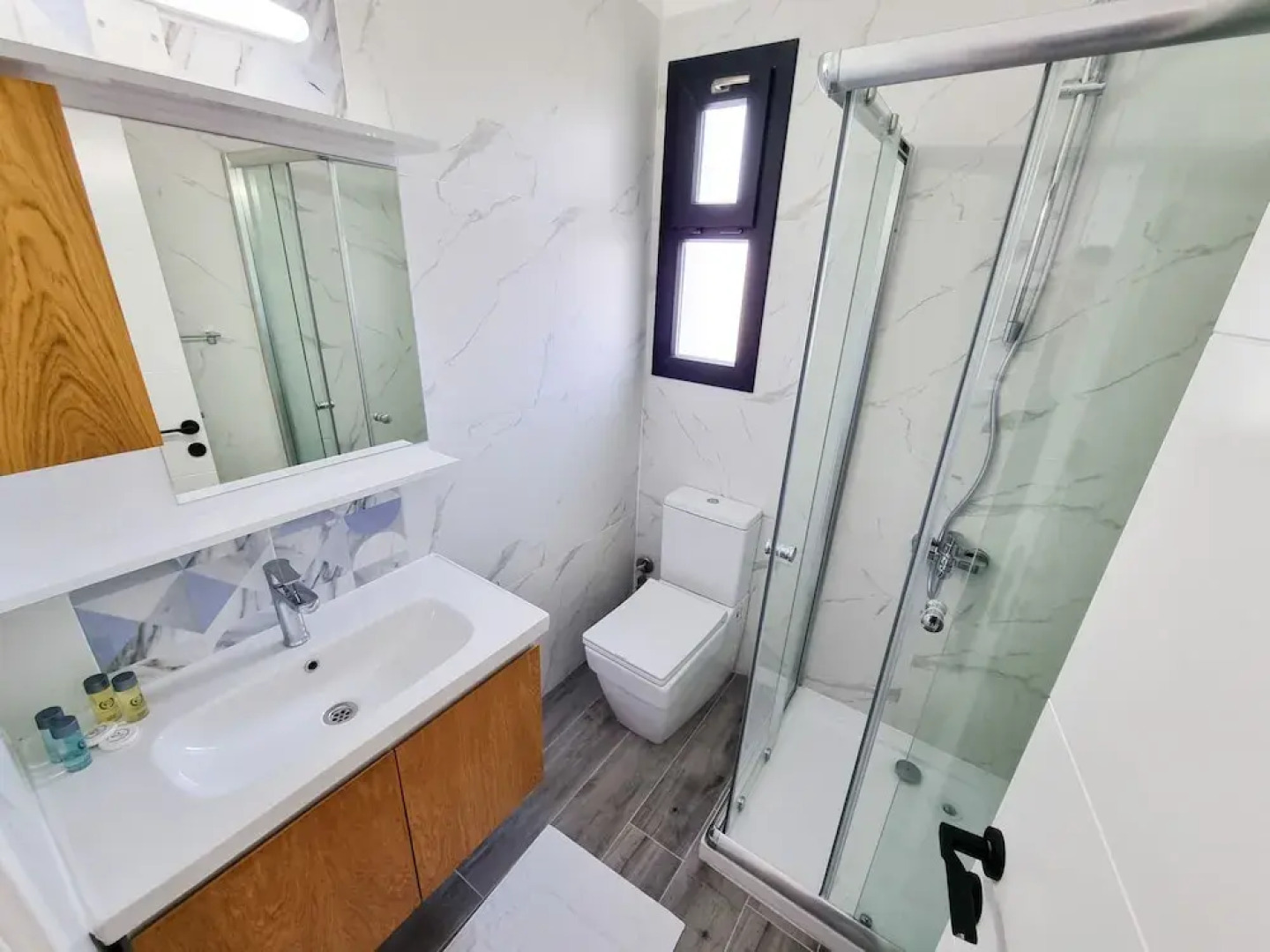 Helena Pool Apartments