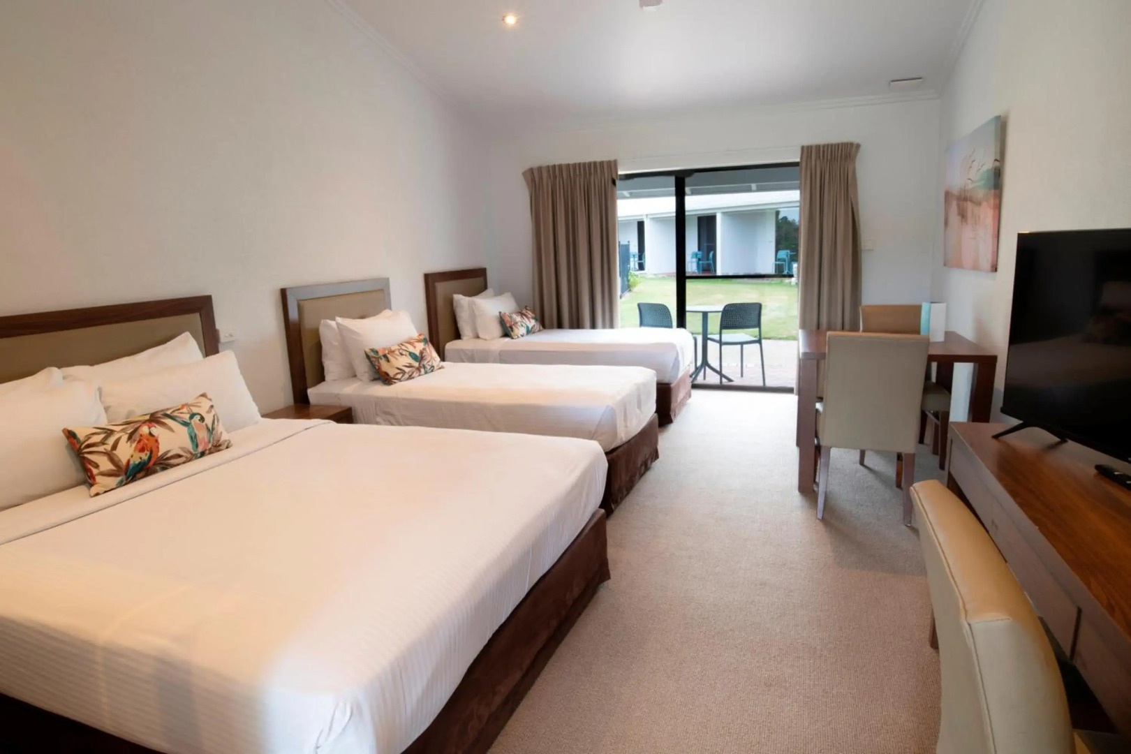 Nightelier Mission Beach