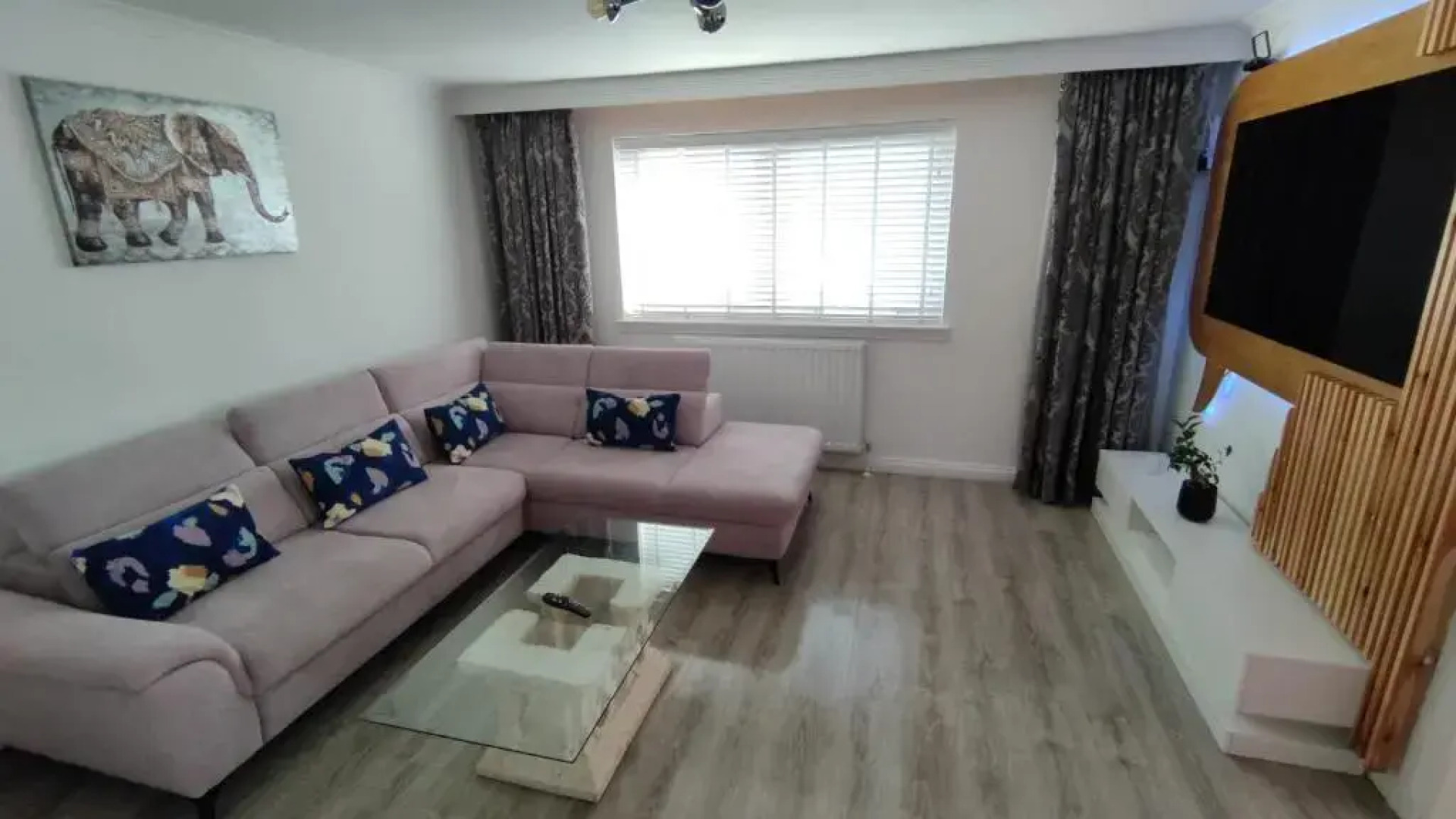 Lovely 2 Bedroom Modern Ground Floor Flat