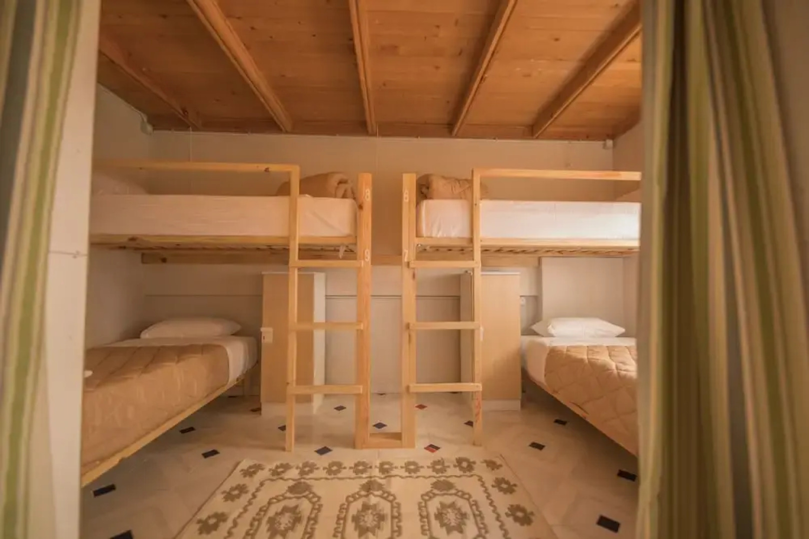 Mosaic Home - Hostel