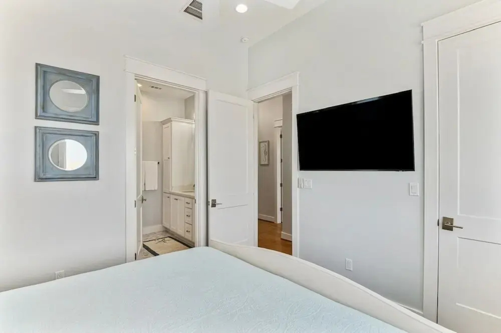 Paradise By The Sea 4 Bedroom Home by RedAwning