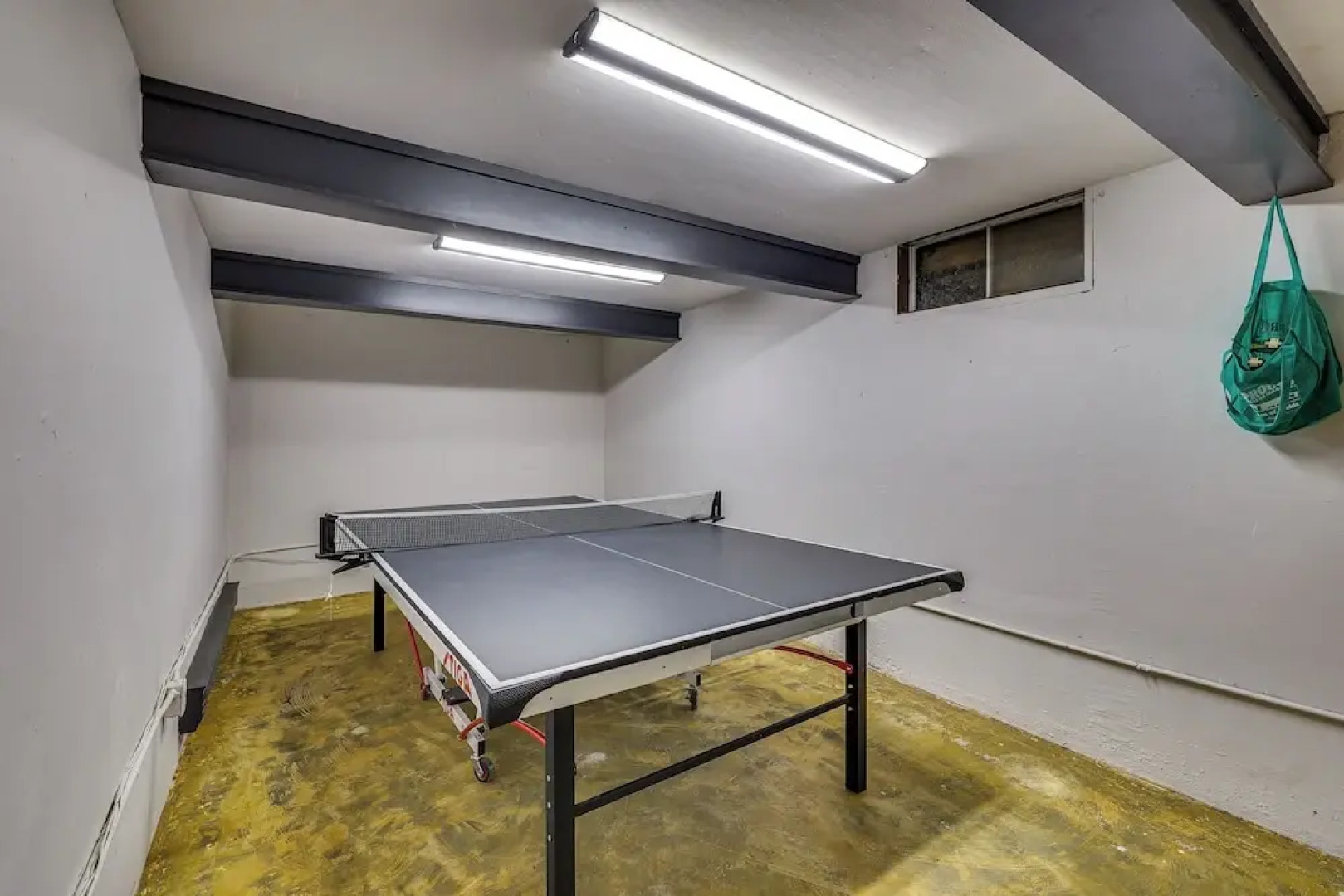 Eureka Springs Rental Cabin 8 Mi to Downtown!