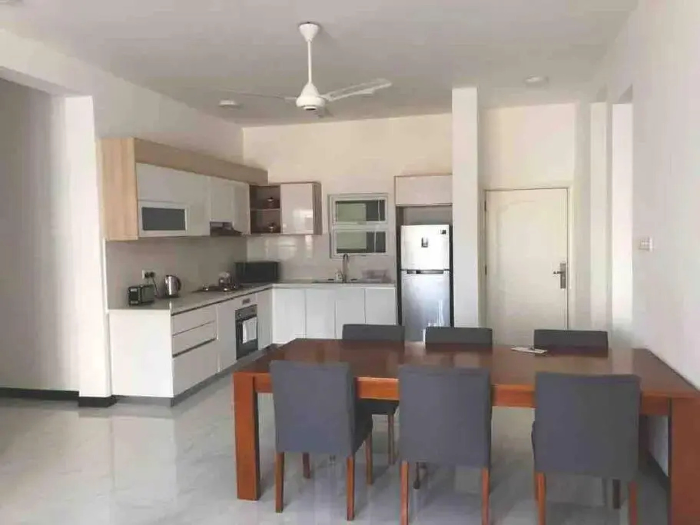 Modern luxury Condo,3 bedroom and 3 bathrooms