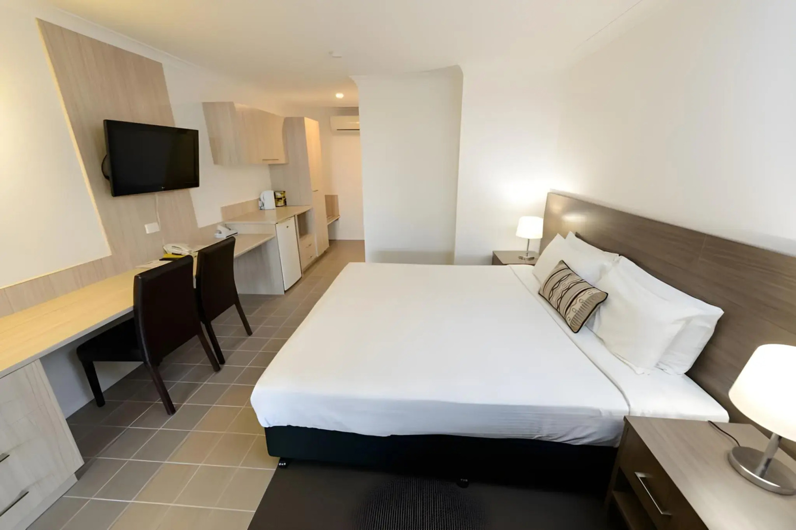 Smart Motel Bert Hinkler