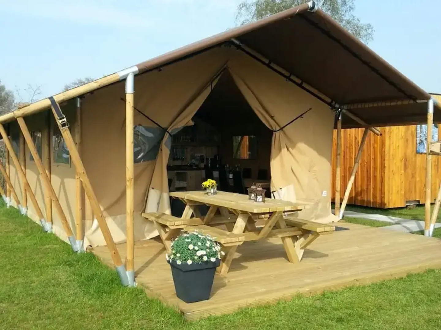 Tent Lodge With Sanitary Facilities at the Bedafse Bergen - Campsite