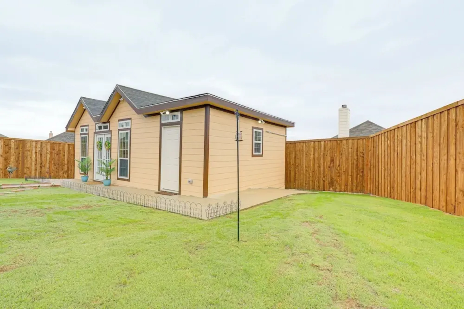 Seagoville Cottage w/ Yard - 15 Mi to Fair Park!