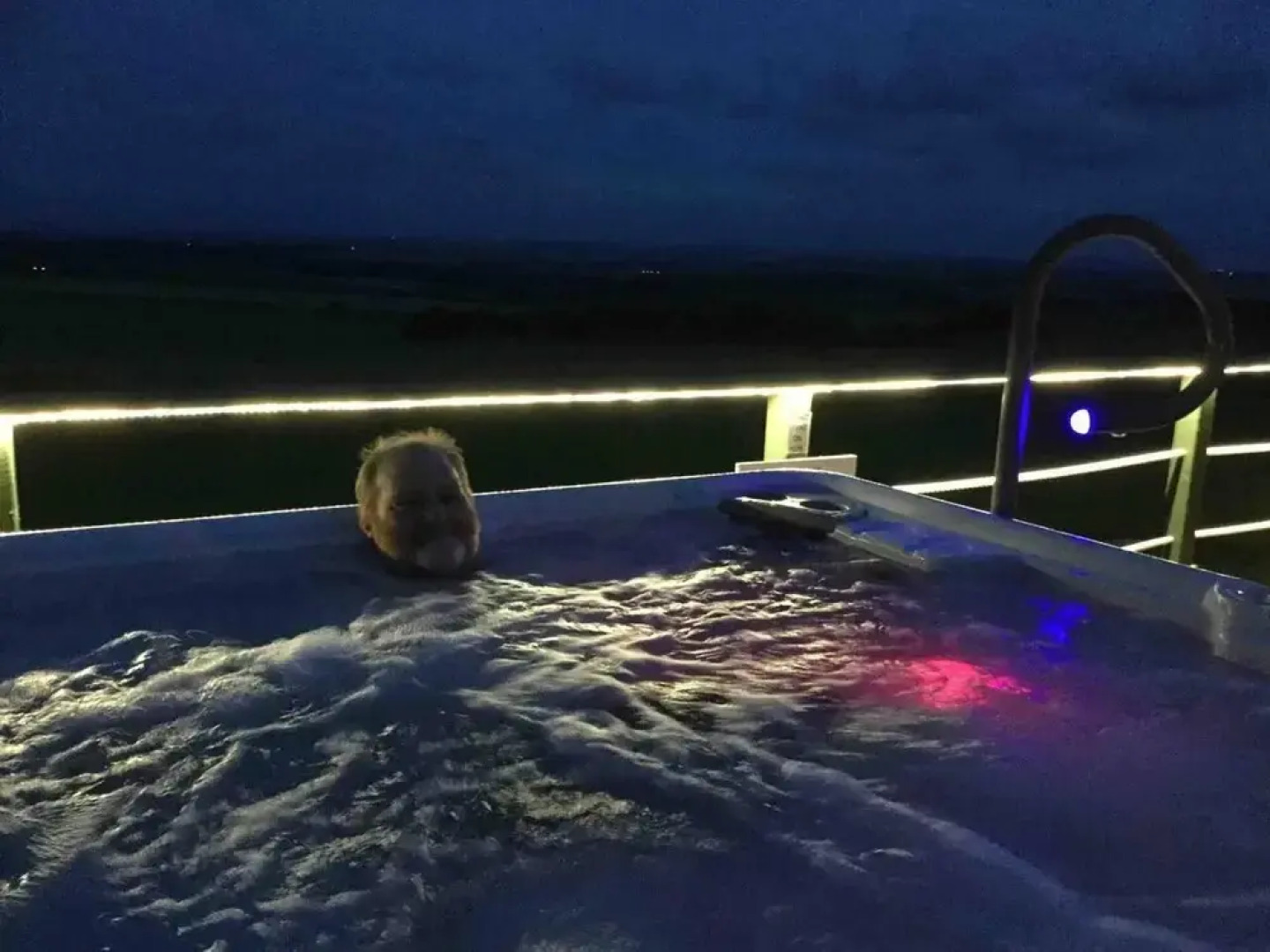 Green Yurt With Hot Tub - Sleeps 3, Parking & Wifi