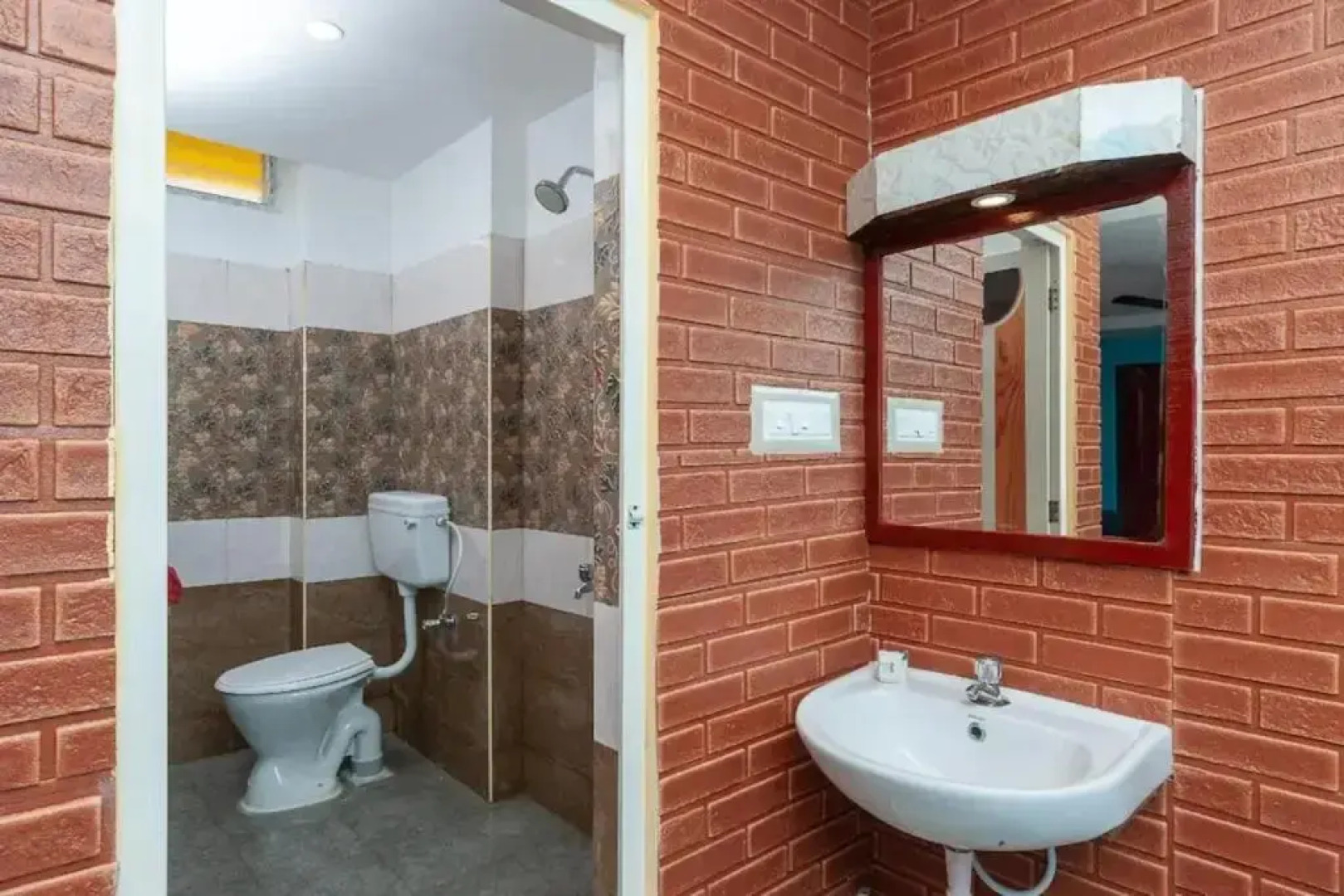 OYO 26735 Hotel Gnanam Residency