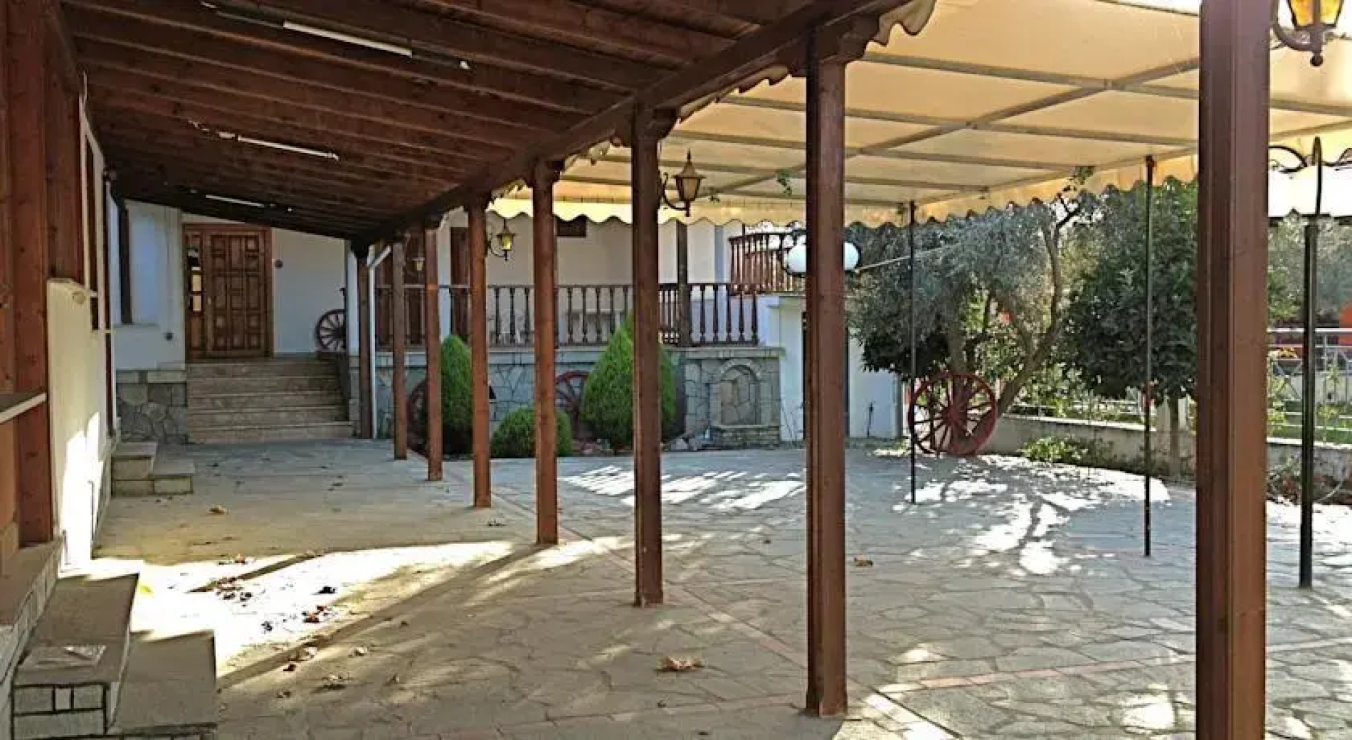 Menis Haus