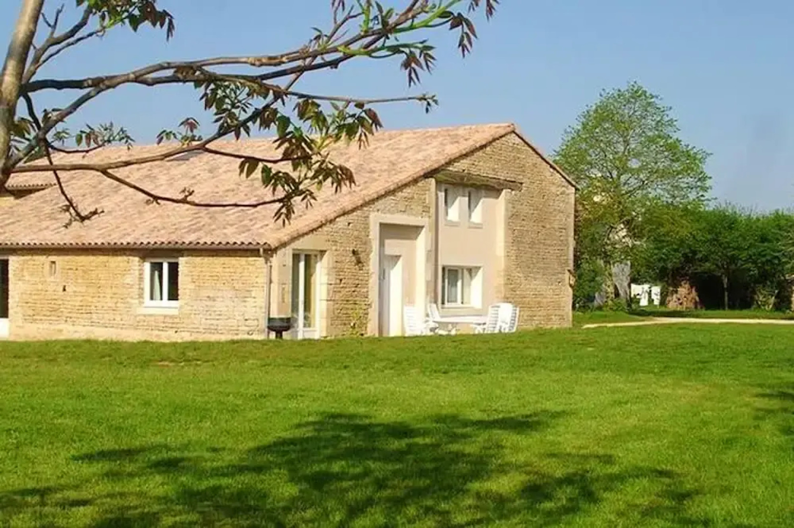 House With 5 Bedrooms in Saint-vincent-la-châtre, With Pool Access, Fu