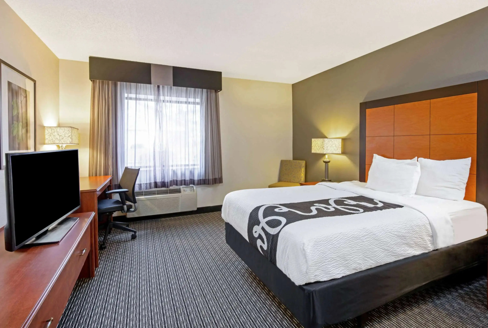 La Quinta Inn & Suites by Wyndham Harrisburg Airport Hershey