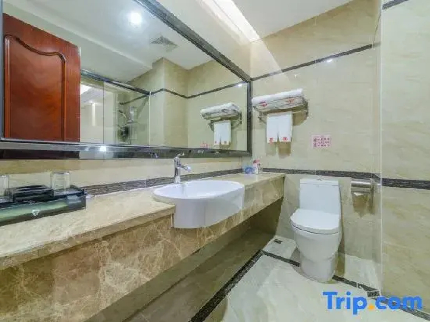 Yangjiang Yintai Hotel (Baili Plaza Branch)