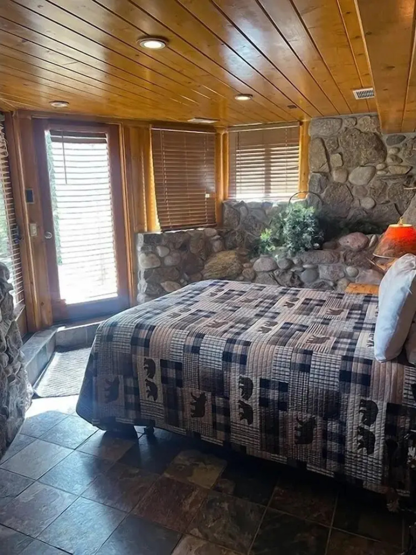 Mountain Masterpiece - Beautiful Cabin On 2.2 Acres At Wildbasin 3 Bedroom Cabin