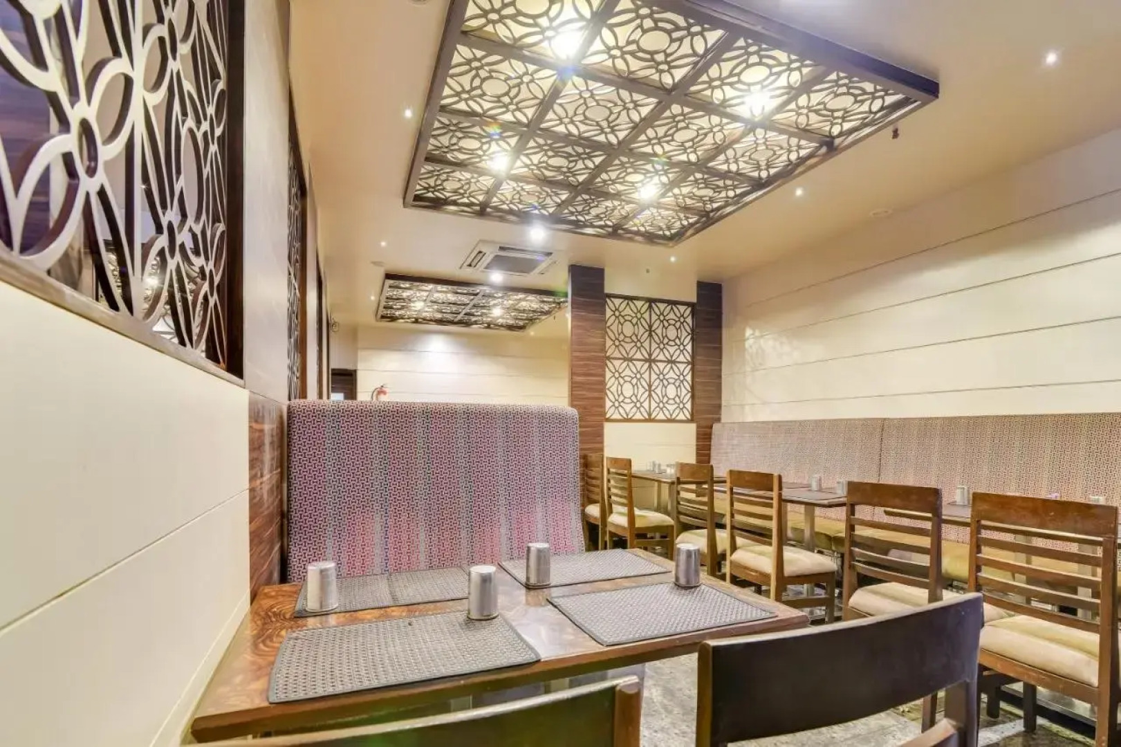 Palette - Sign Regency Hotel