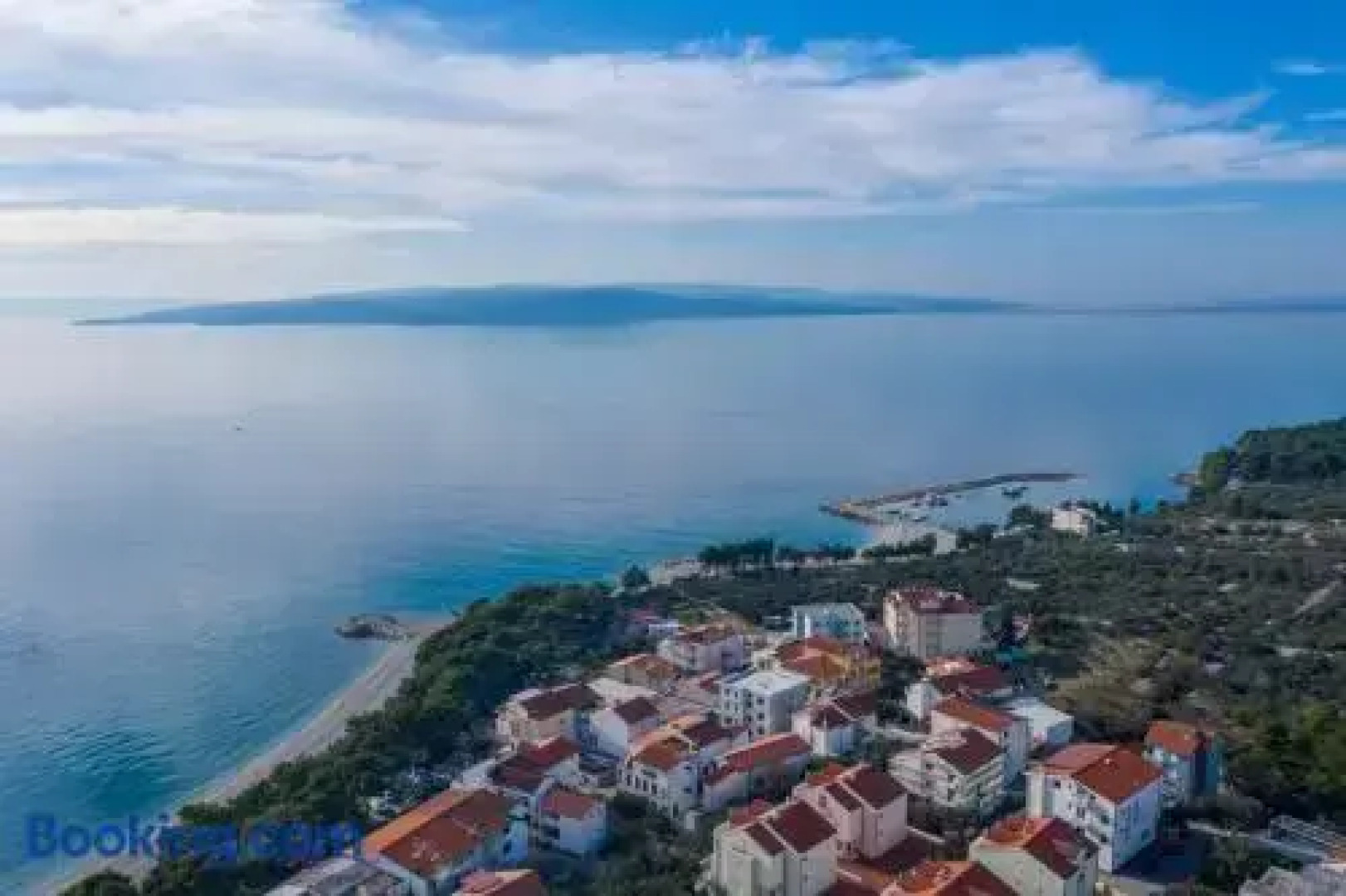 Family friendly apartment, great for children, huge yard and lots of toys