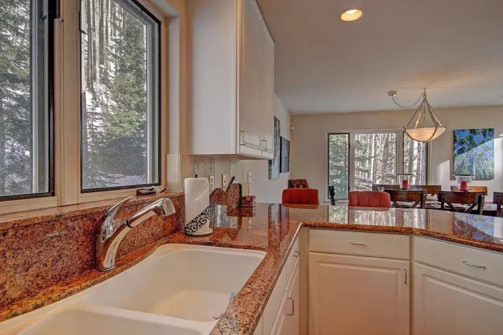 Aspen House 4 Bedroom Home by RedAwning