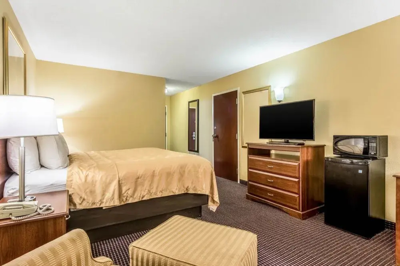 Executive Inn & Suites