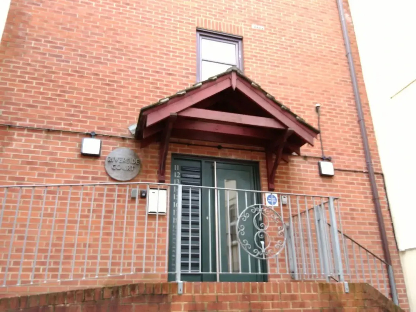 Riverside Court Apartment