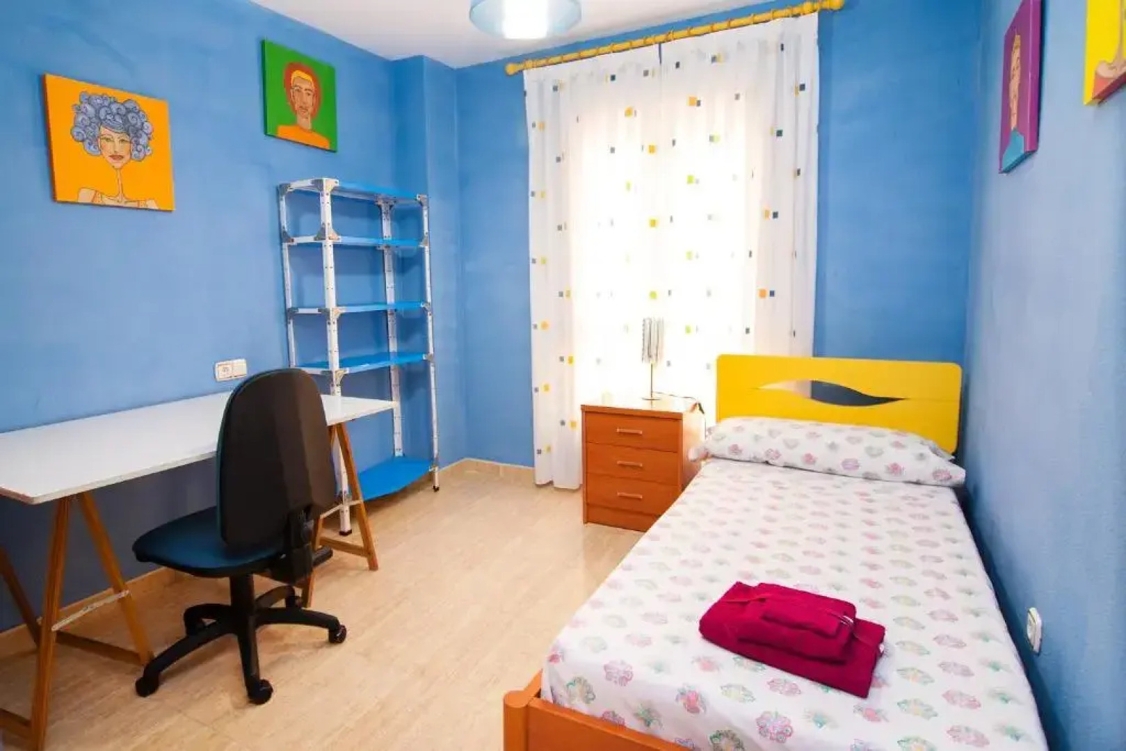 Apartamento de 4 dormitorios muy céntrico en San Juan Pueblo a tan sólo 2,5 km de la playa de San Juan y Muchavista