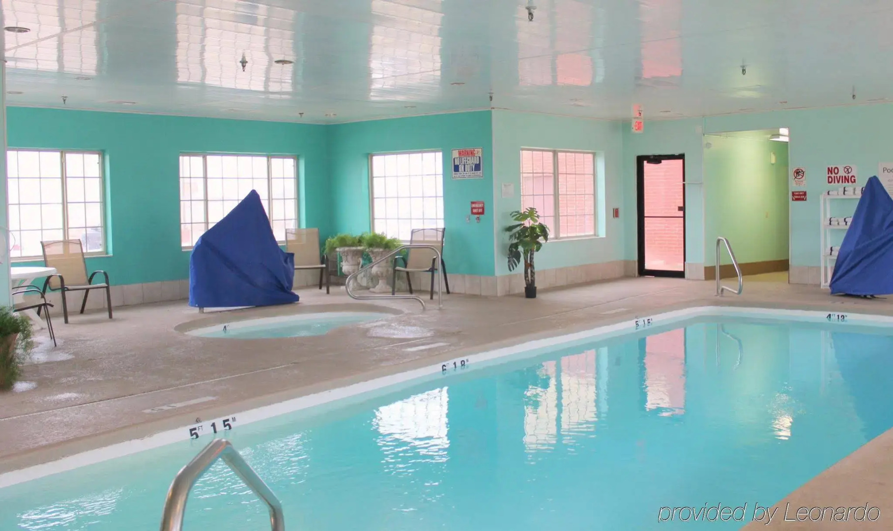 Holiday Inn Express & Suites Plainview by IHG