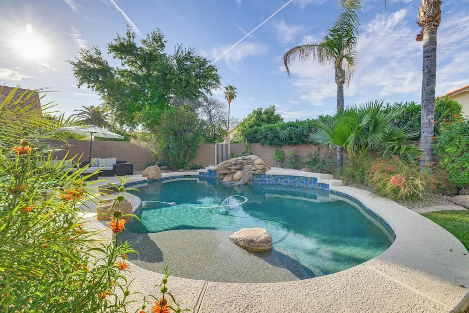 Saltwater Pool & Grill: Tempe Retreat!