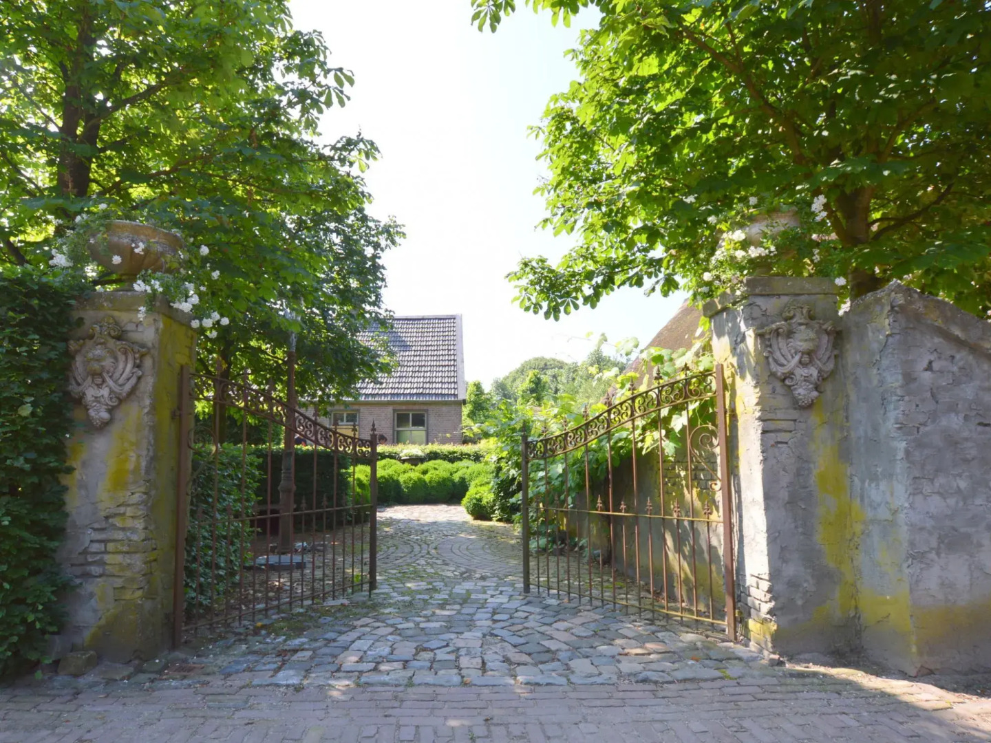 Quaint Holiday Home in Alphen-chaam With Jacuzzi