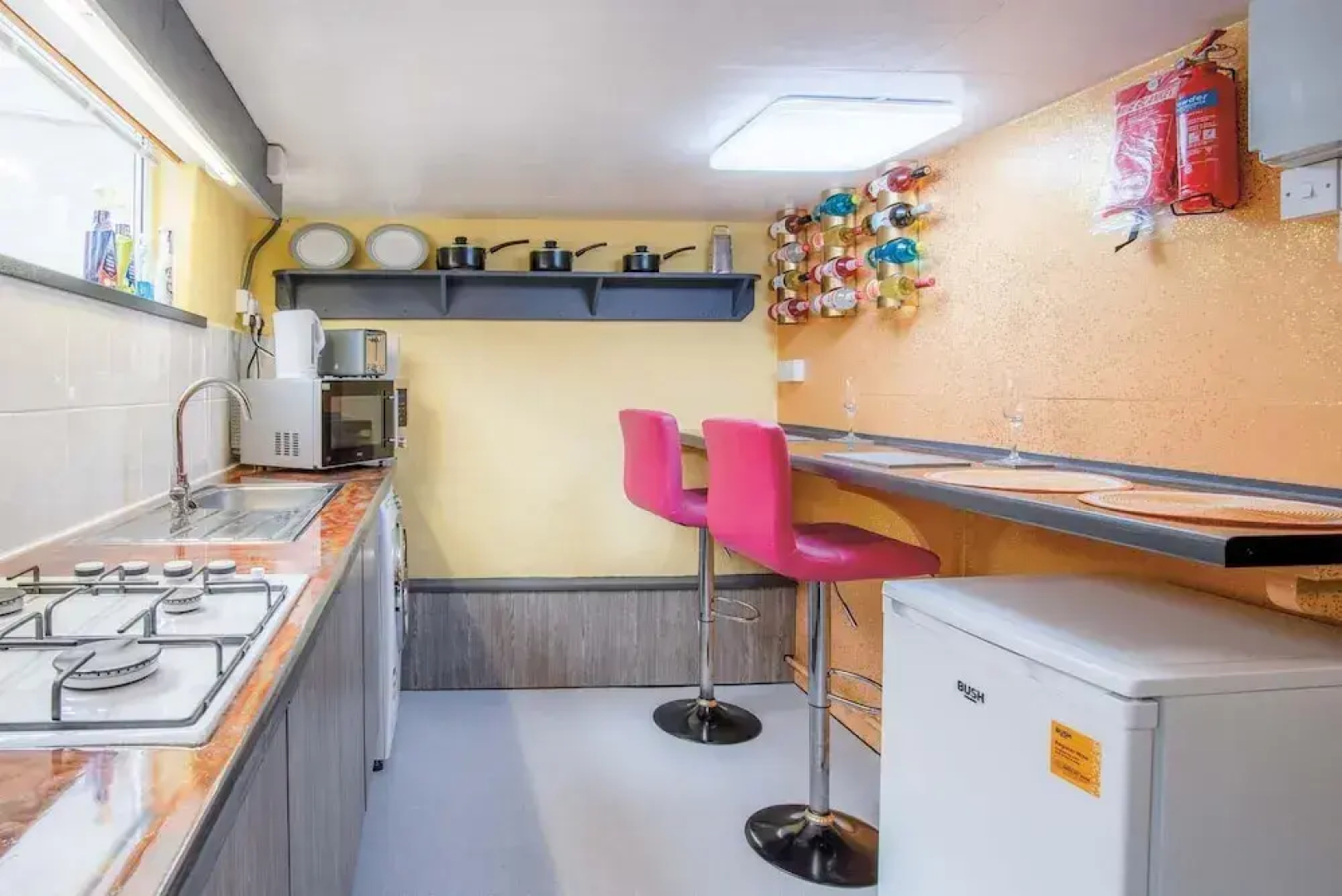 Clouds - 1 Bedroom Holiday Home - Milford Haven