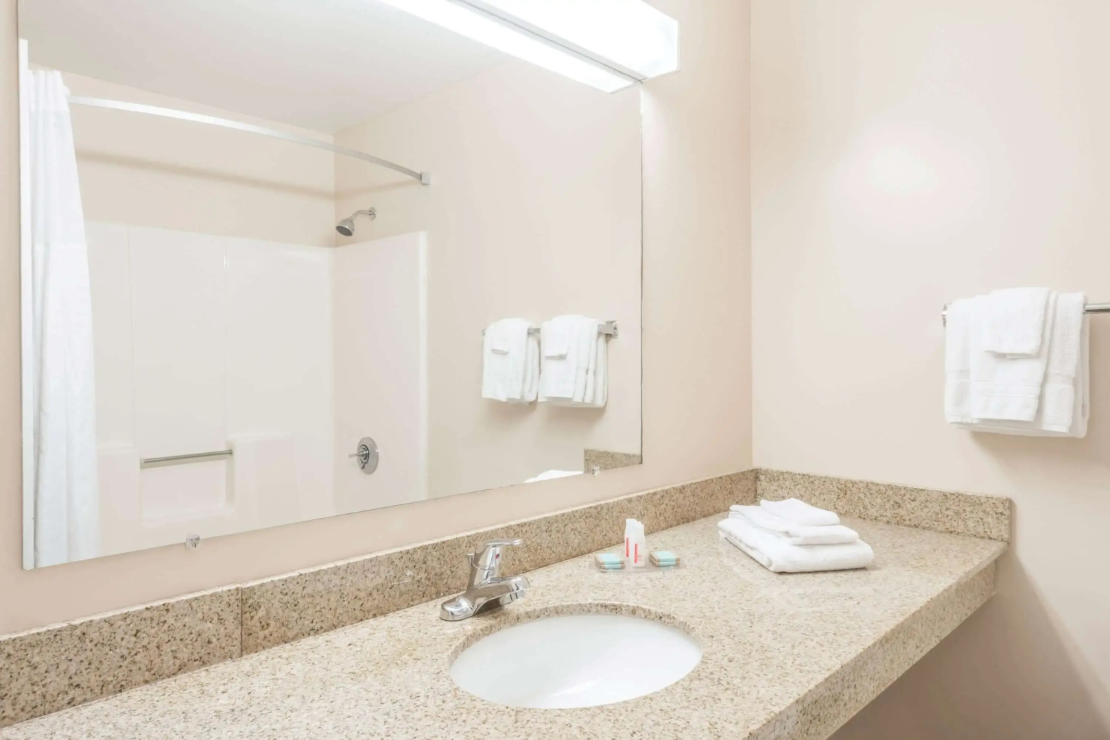 Days Inn by Wyndham Middletown/Newport Area