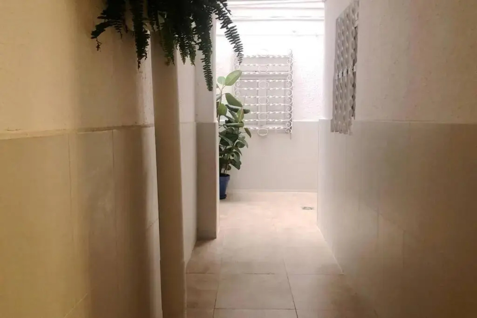 M5 Cool Terrace. Metro 1 min. Center 15' by metro