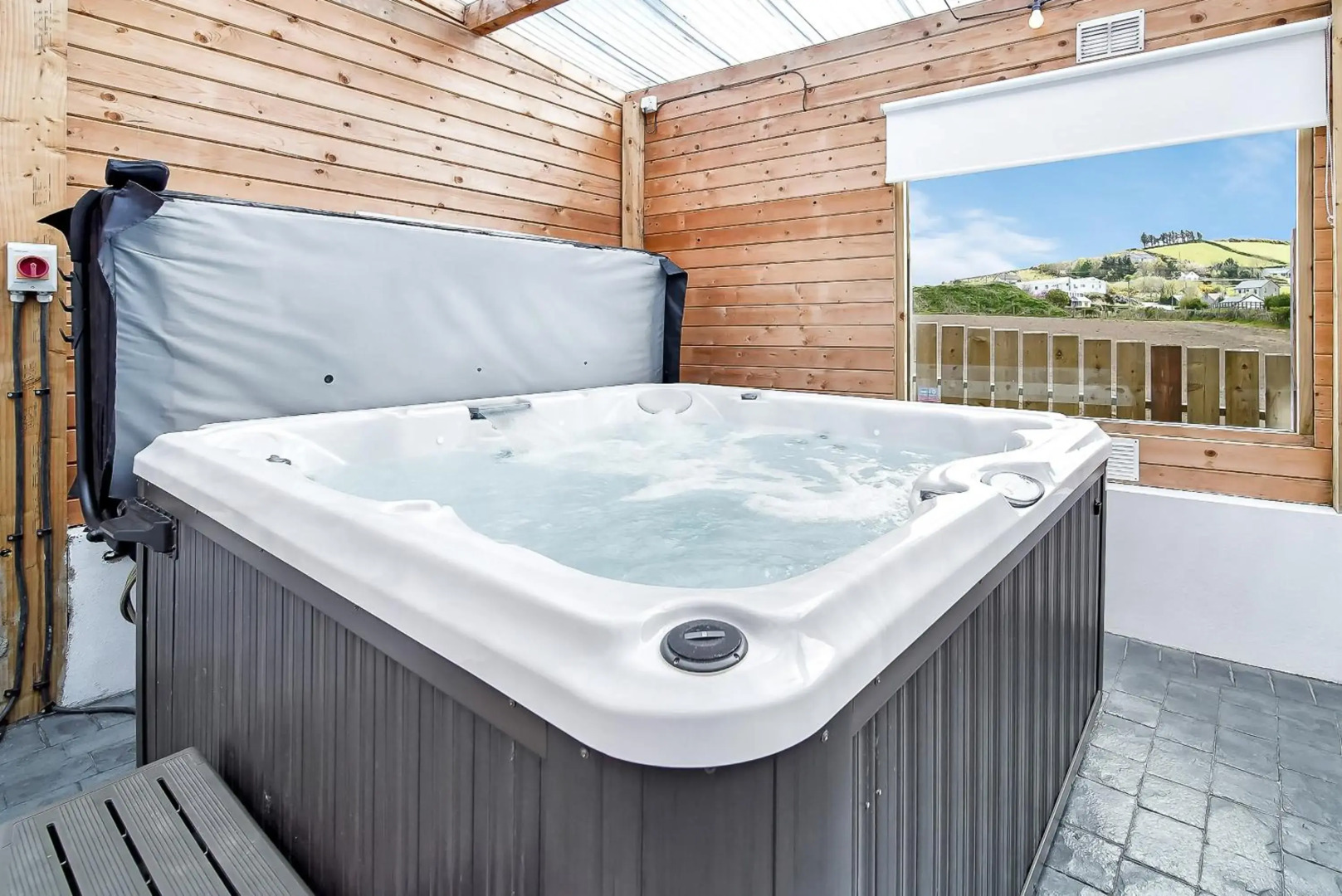 New Glenside Cottage sleeping 4 guests