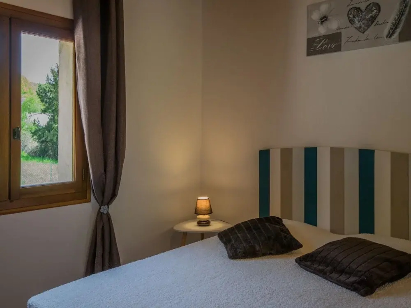 Elegant Holiday Home With Barbecue, Garden, Garden Furniture