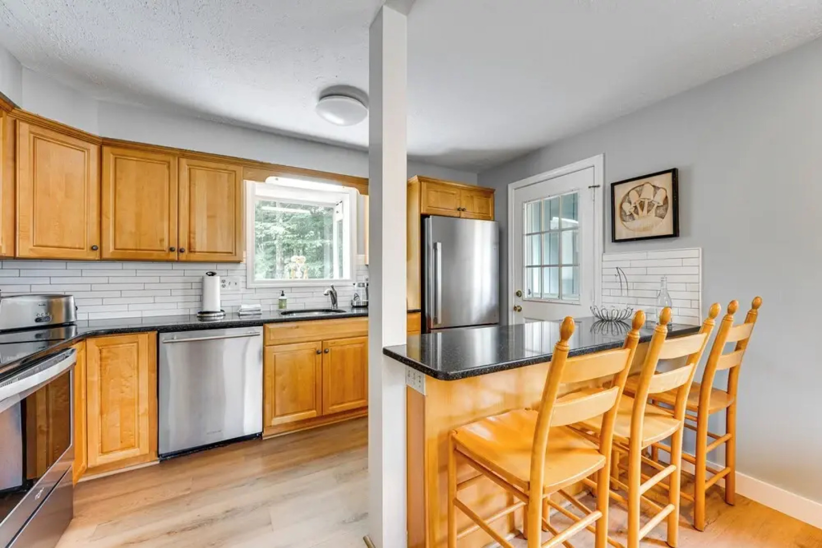 Condo w/ Deck & Grill < 5 Miles to Loon Mountain!