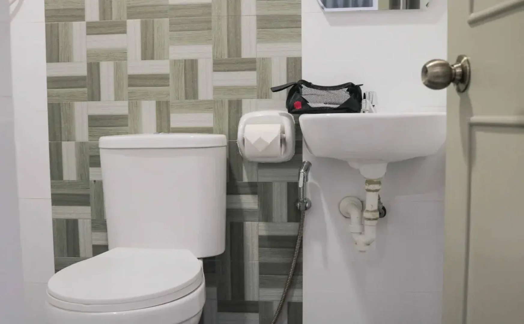 RedDoorz Premium @ Wireless Mandaue Cebu