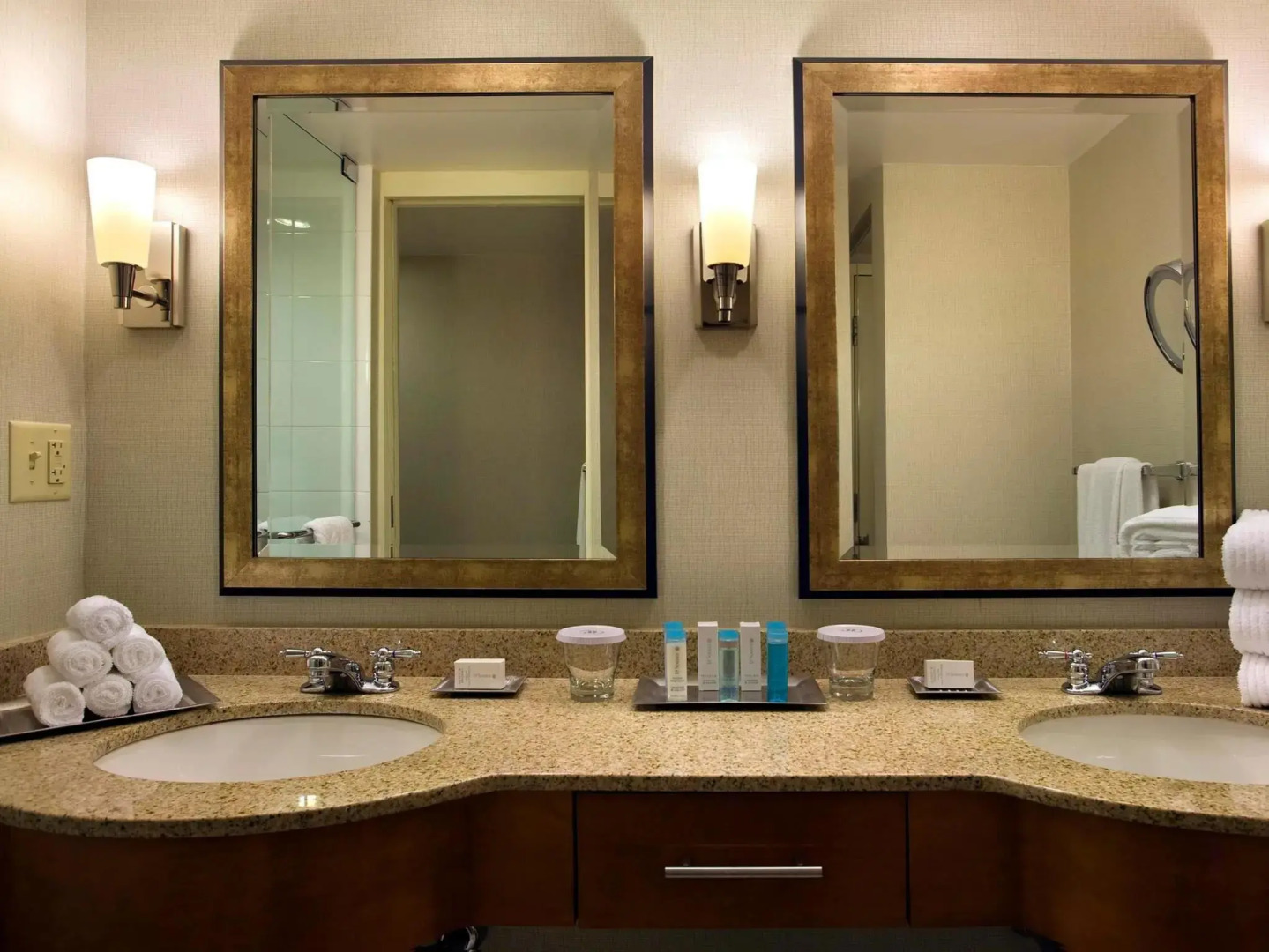 DoubleTree by Hilton Hartford Downtown