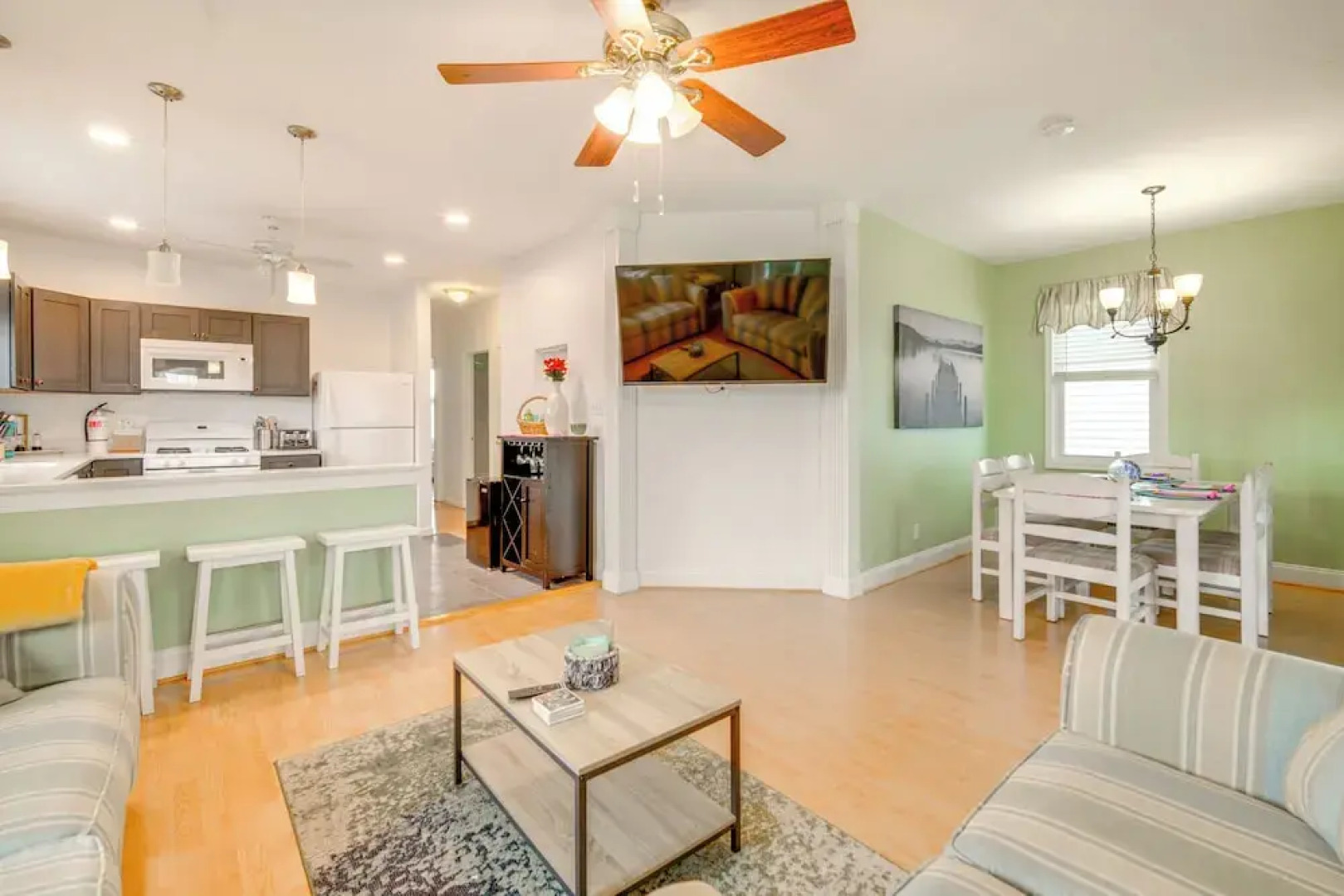 Walk to Ventnor Beach & Boardwalk: Coastal Gem