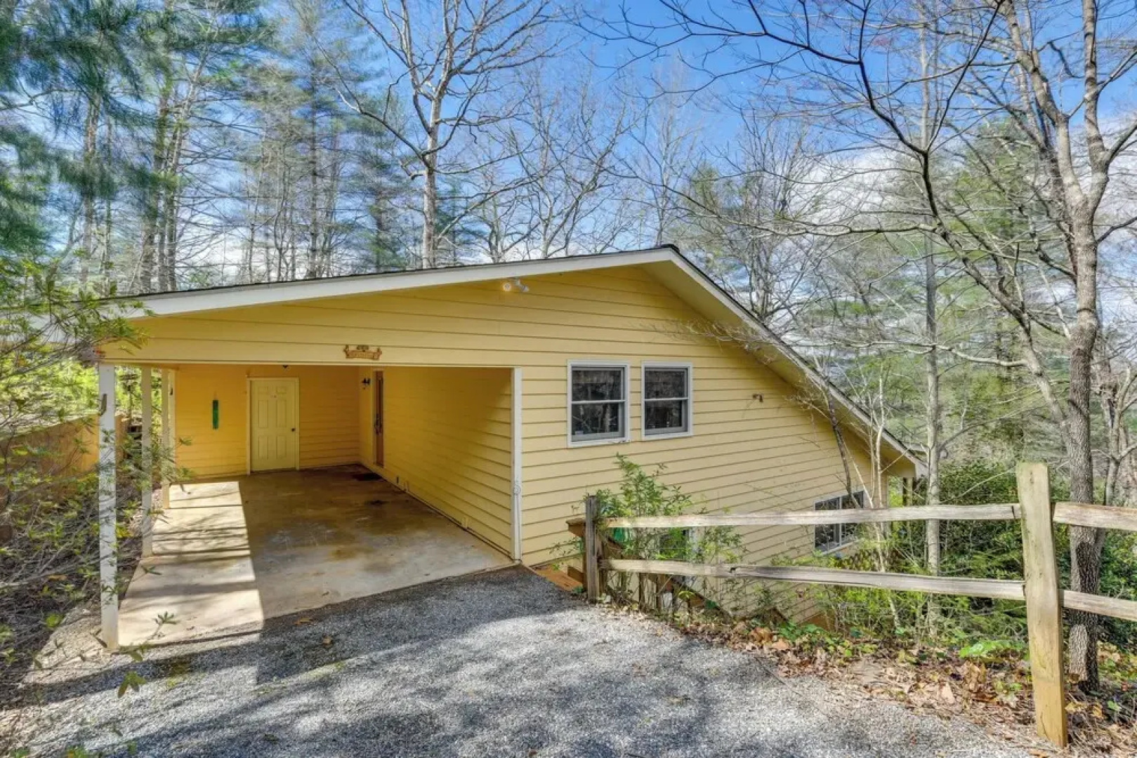 Franklin Cabin: Deck With Smoky Mountain Views!