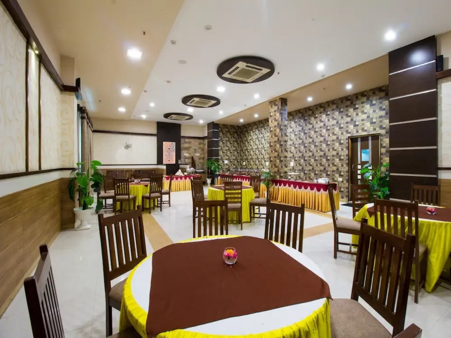 OYO 1903 Hotel Paras Inn