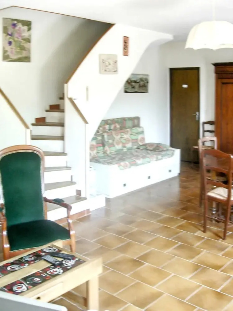 House With 4 Bedrooms in Varages, With Wonderful Mountain View, Privat
