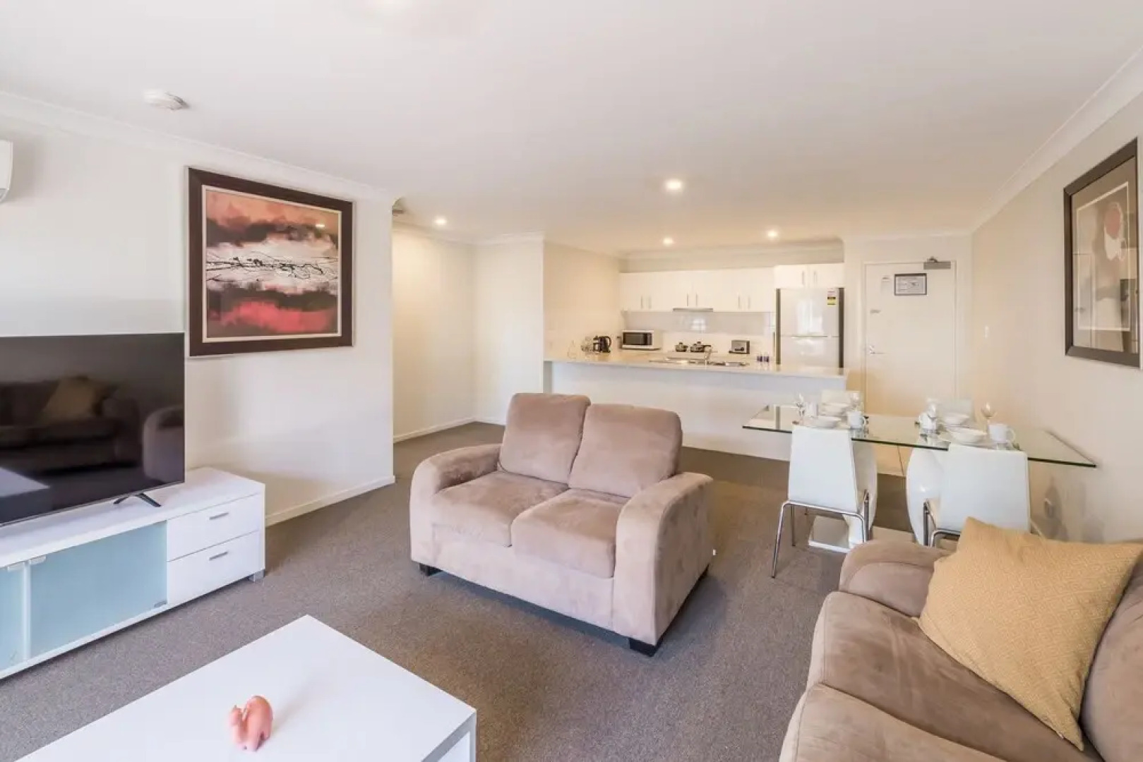 Airtrip Apartment on Russell St