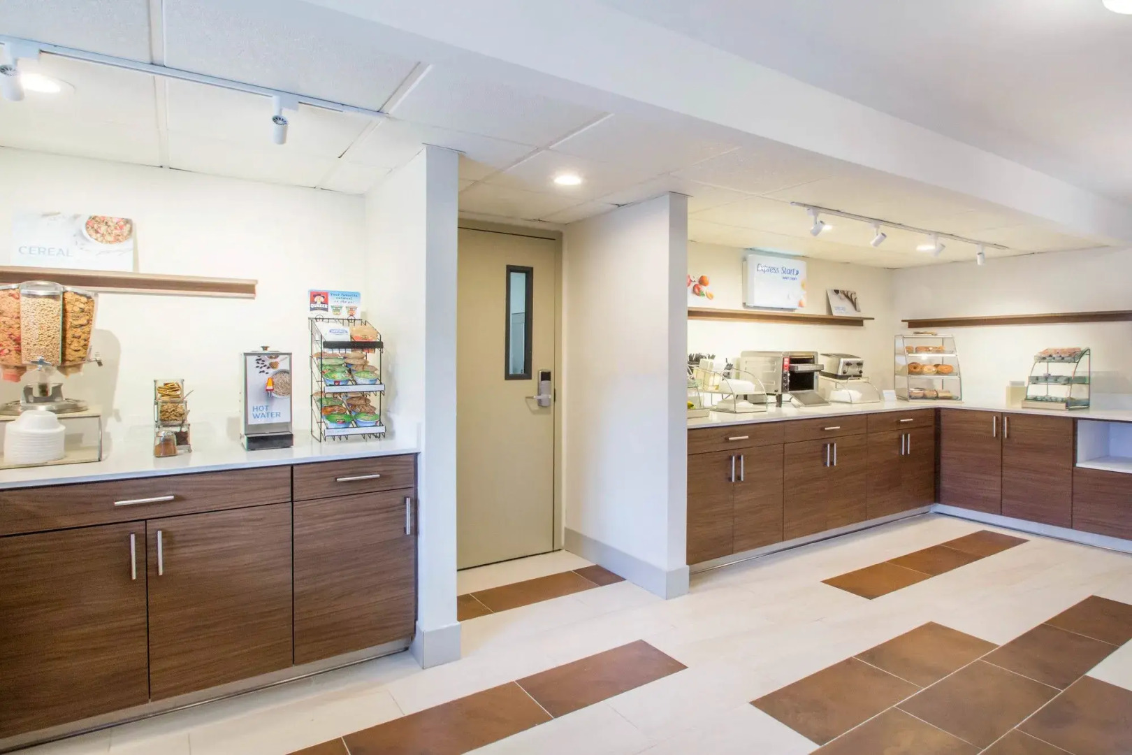 Holiday Inn Express and Suites Albany Airport- Wolf Road by IHG