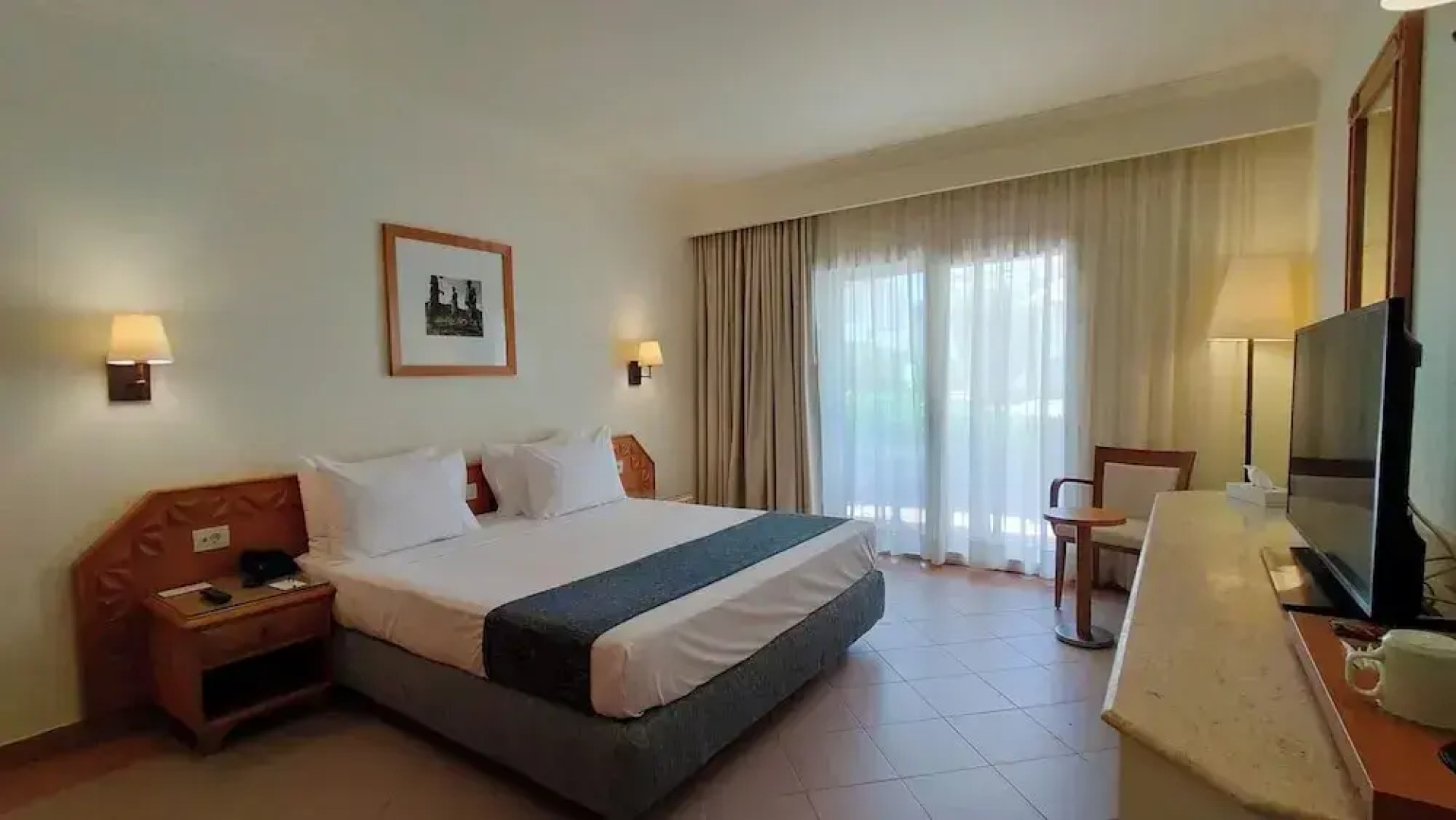 Camel Dive Club & Hotel