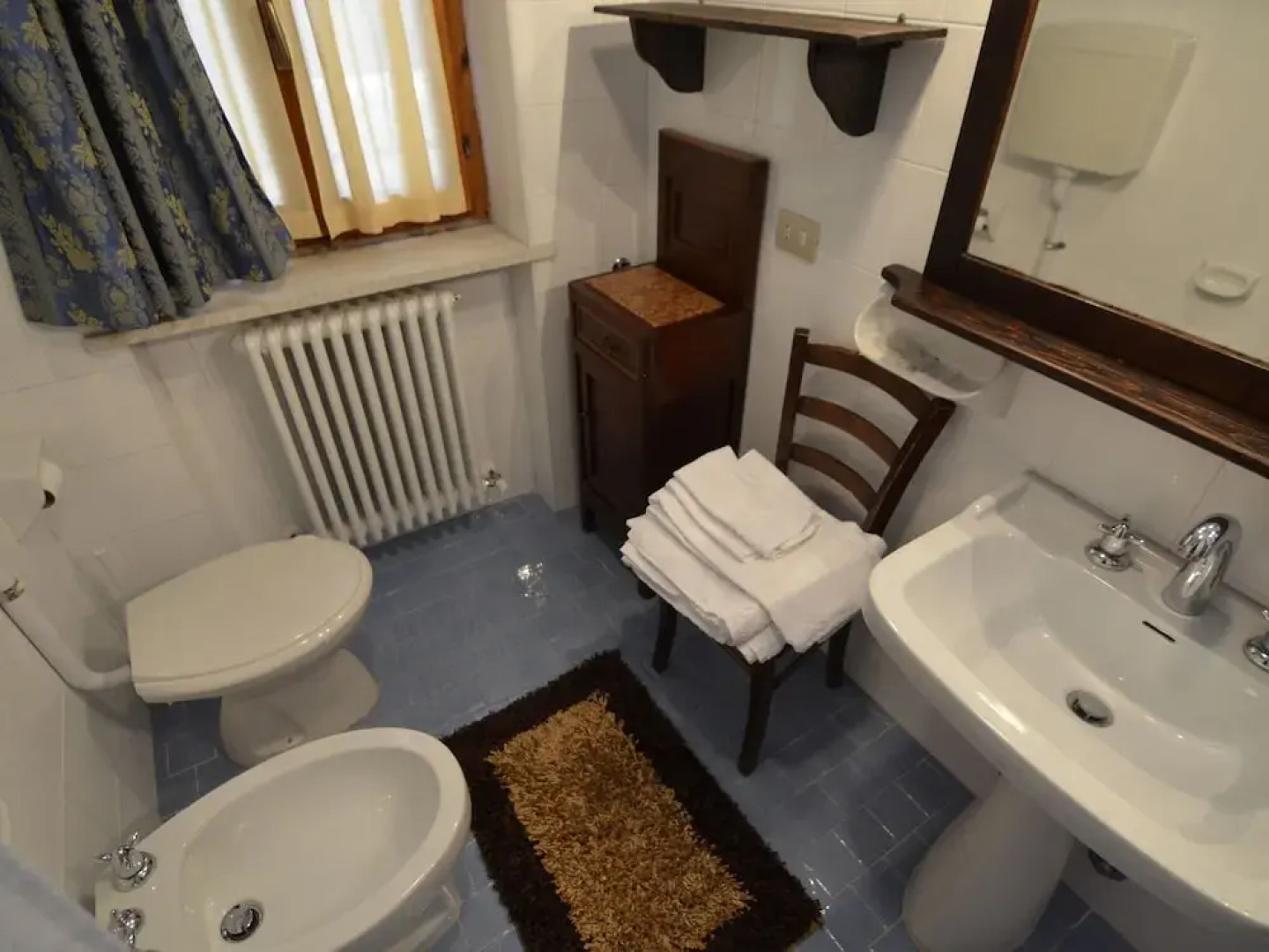 Cushy Apartment With Swimming Pool, Garden,fireplace,parking