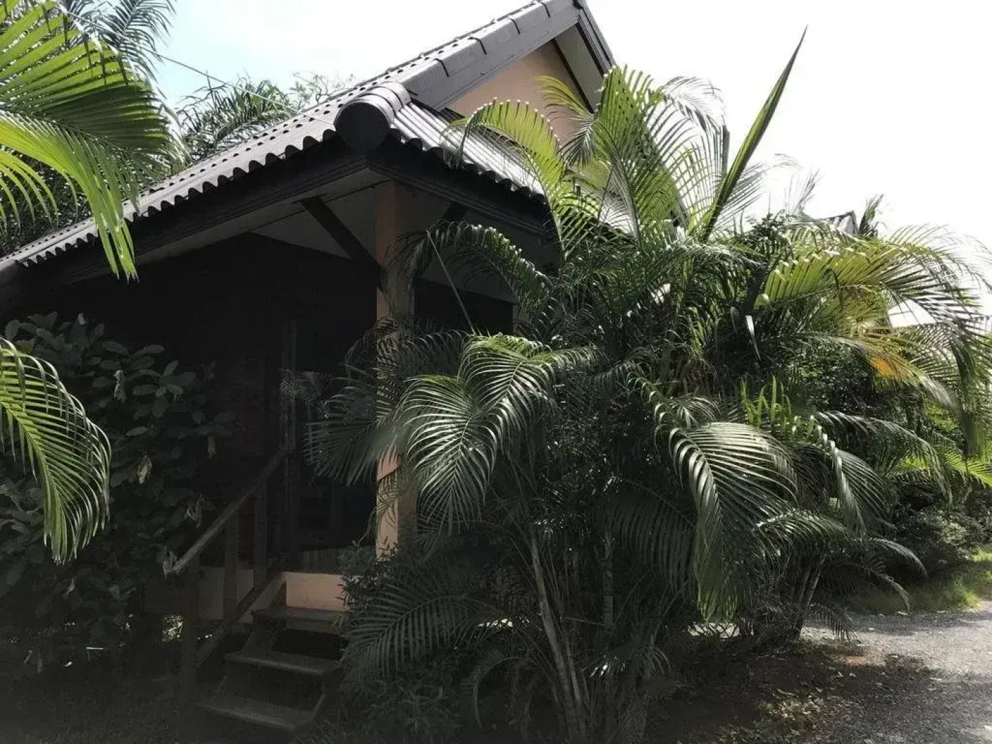 Floating Island Seafood & Resort