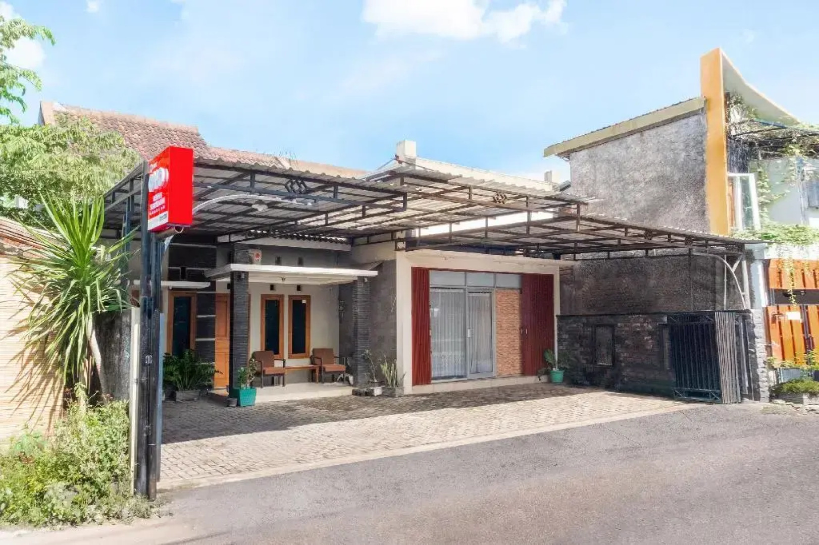 OYO 2995 Oemah Sorowajan Homestay Syariah