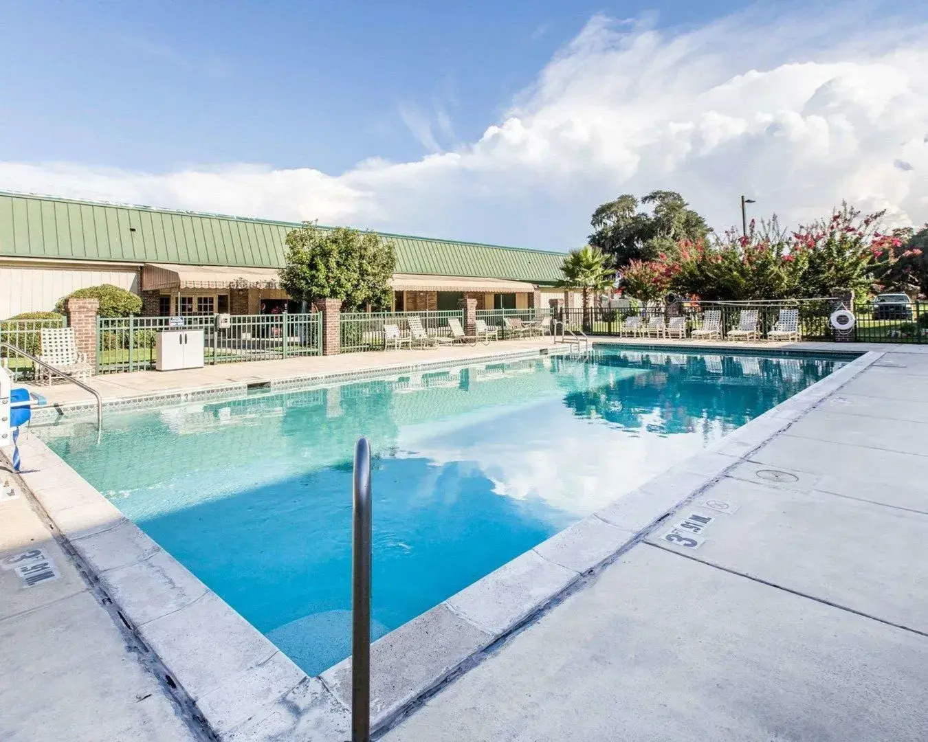 Days Inn by Wyndham Hinesville Near Fort Stewart