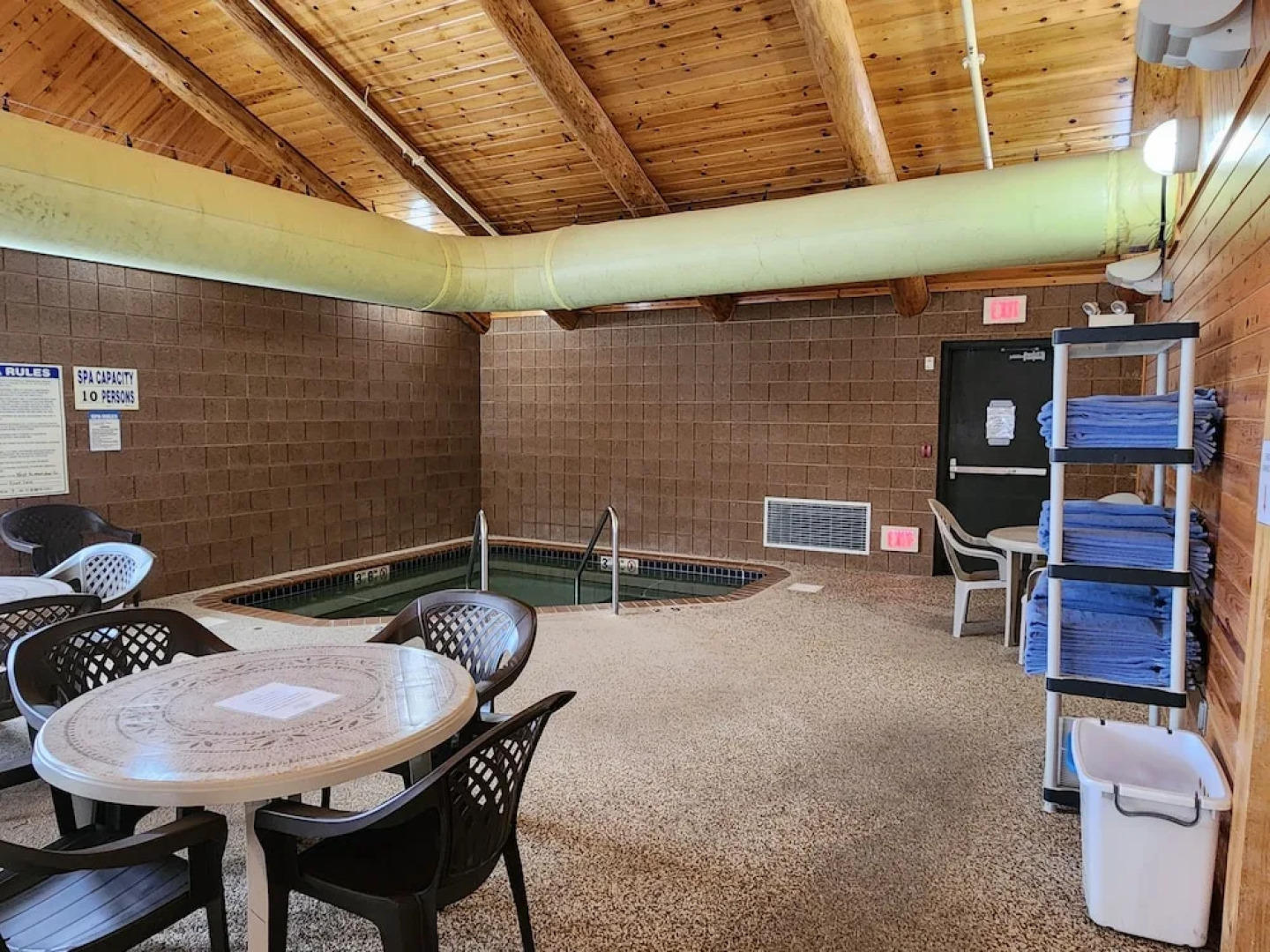 Pine Peaks Lodge & Suites