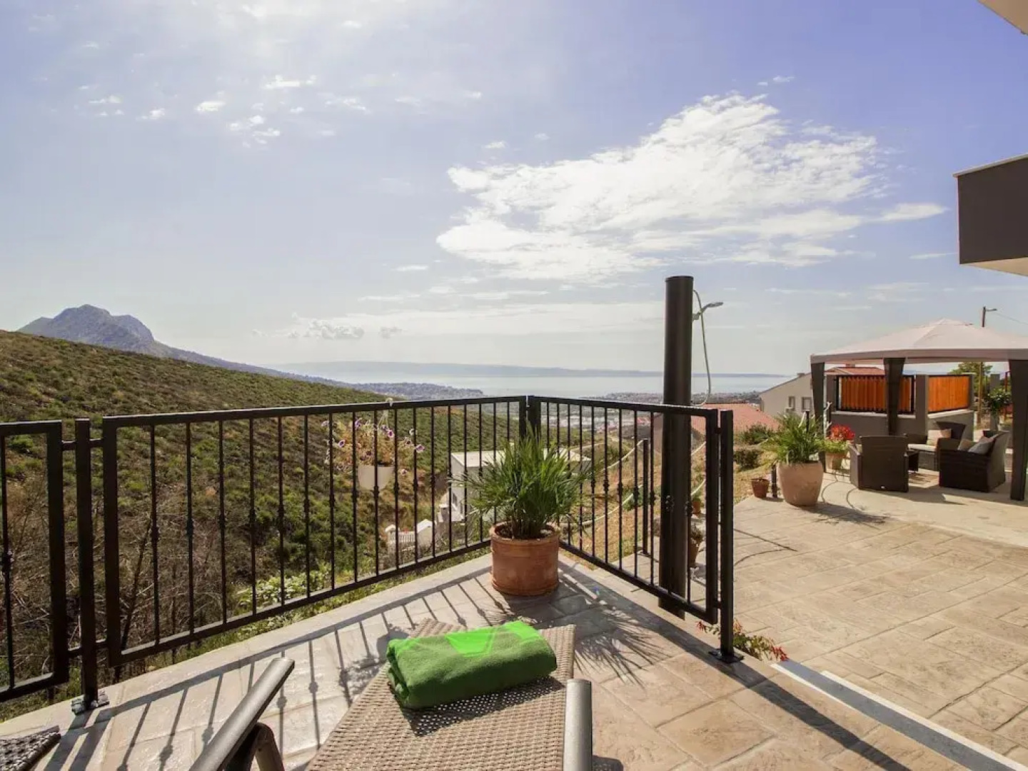 Premium Holiday Home in Kučine-Mravinci with Swimming Pool