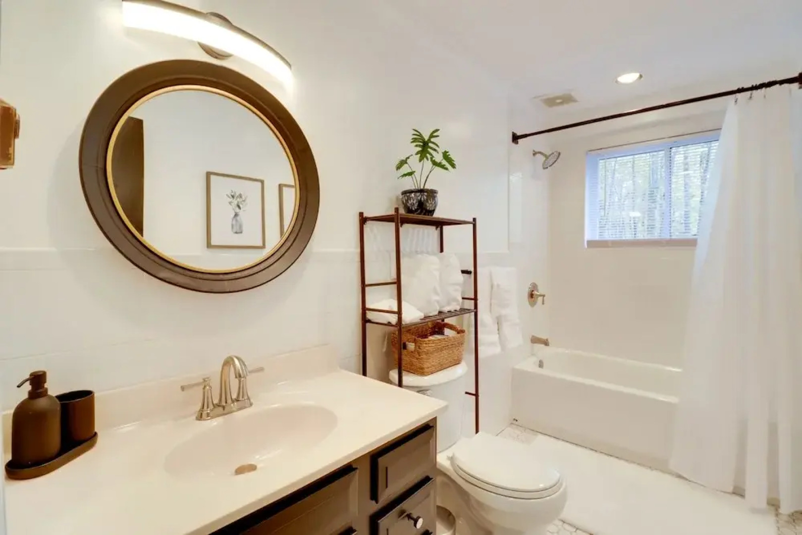 Pool, Tennis & More: Gouldsboro Getaway!