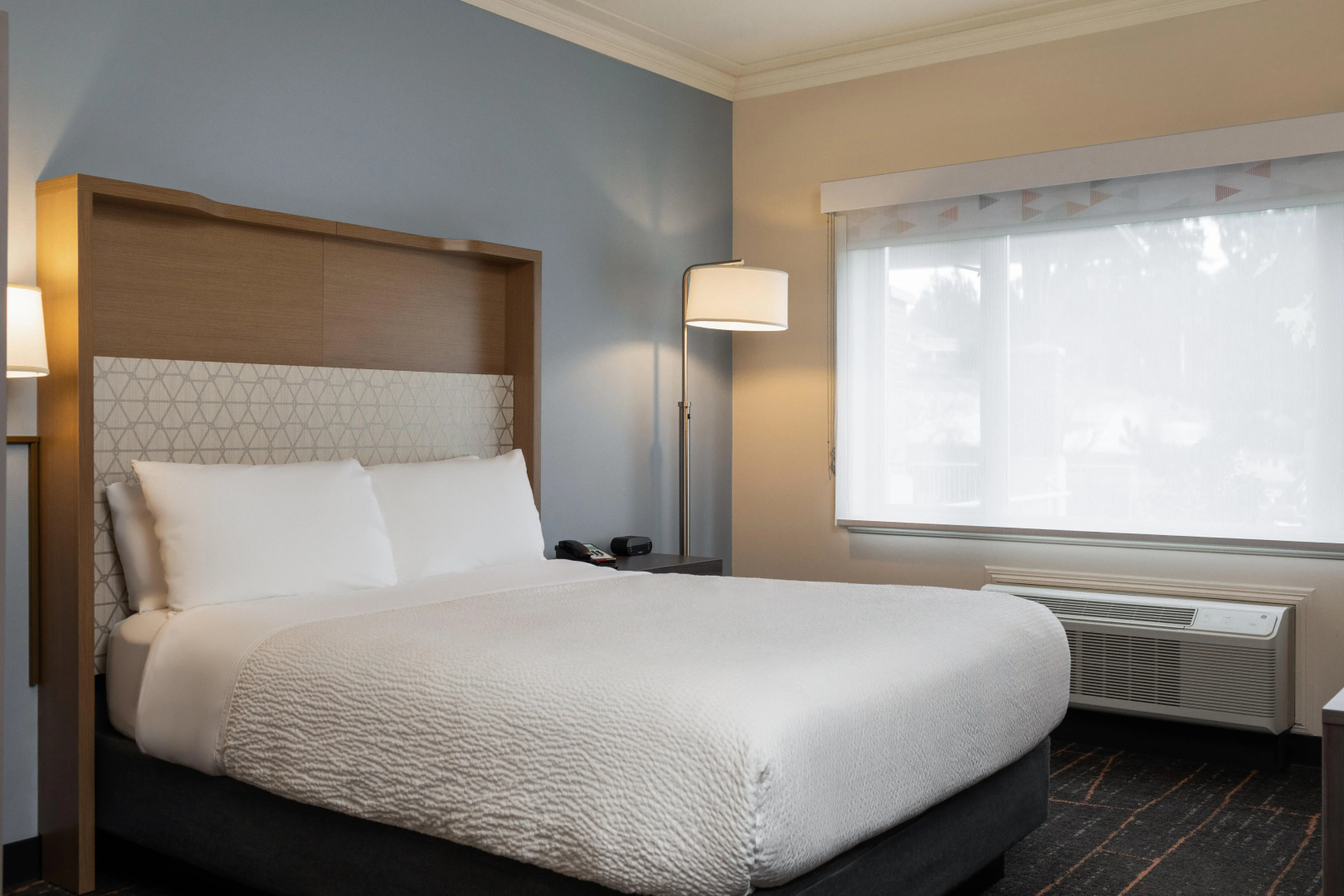Holiday Inn Victoria Elk Lake by IHG