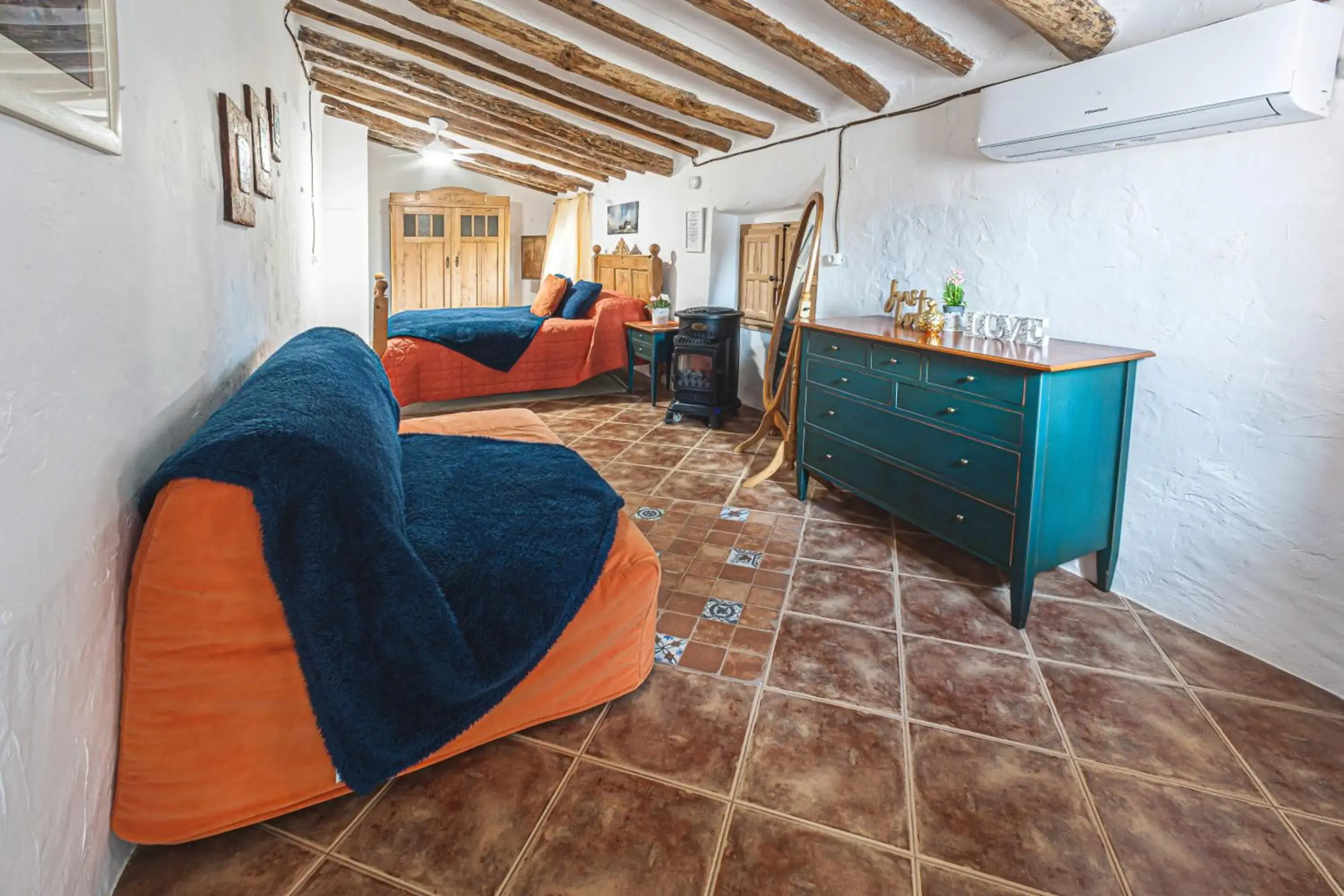 Self Catering Garden Apartment with a Private Garden and Shared Pool